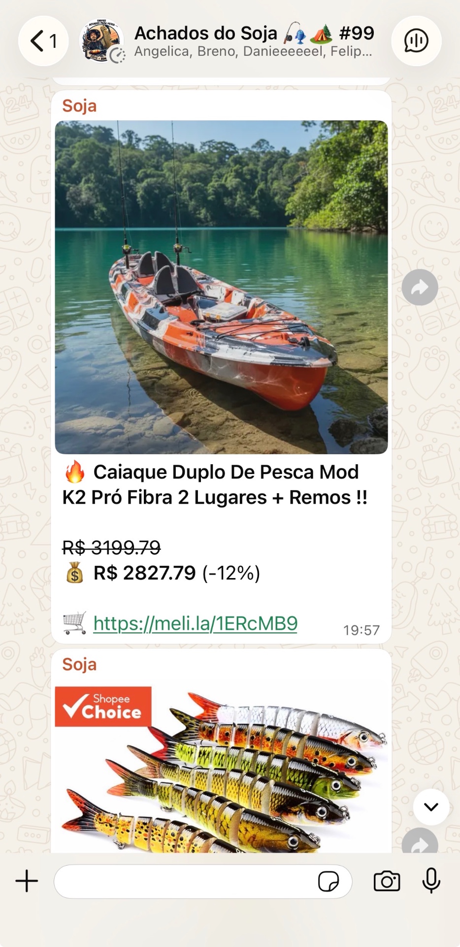 Caiaque duplo de pesca no grupo